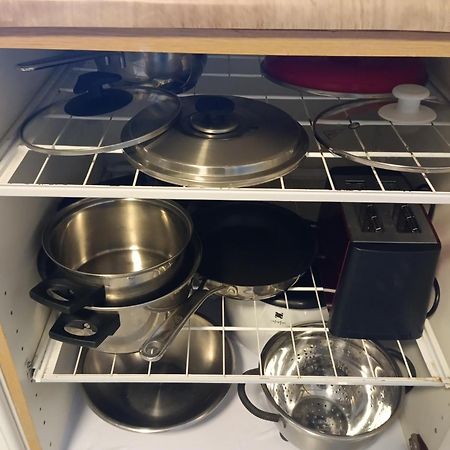 Renovated Semi- Basement 2 Bedrooms Furnished Apartment - Close To Everything In מוס מראה חיצוני תמונה