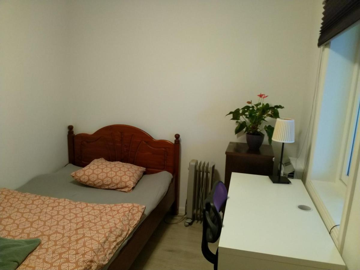 Renovated Semi- Basement 2 Bedrooms Furnished Apartment - Close To Everything In מוס מראה חיצוני תמונה