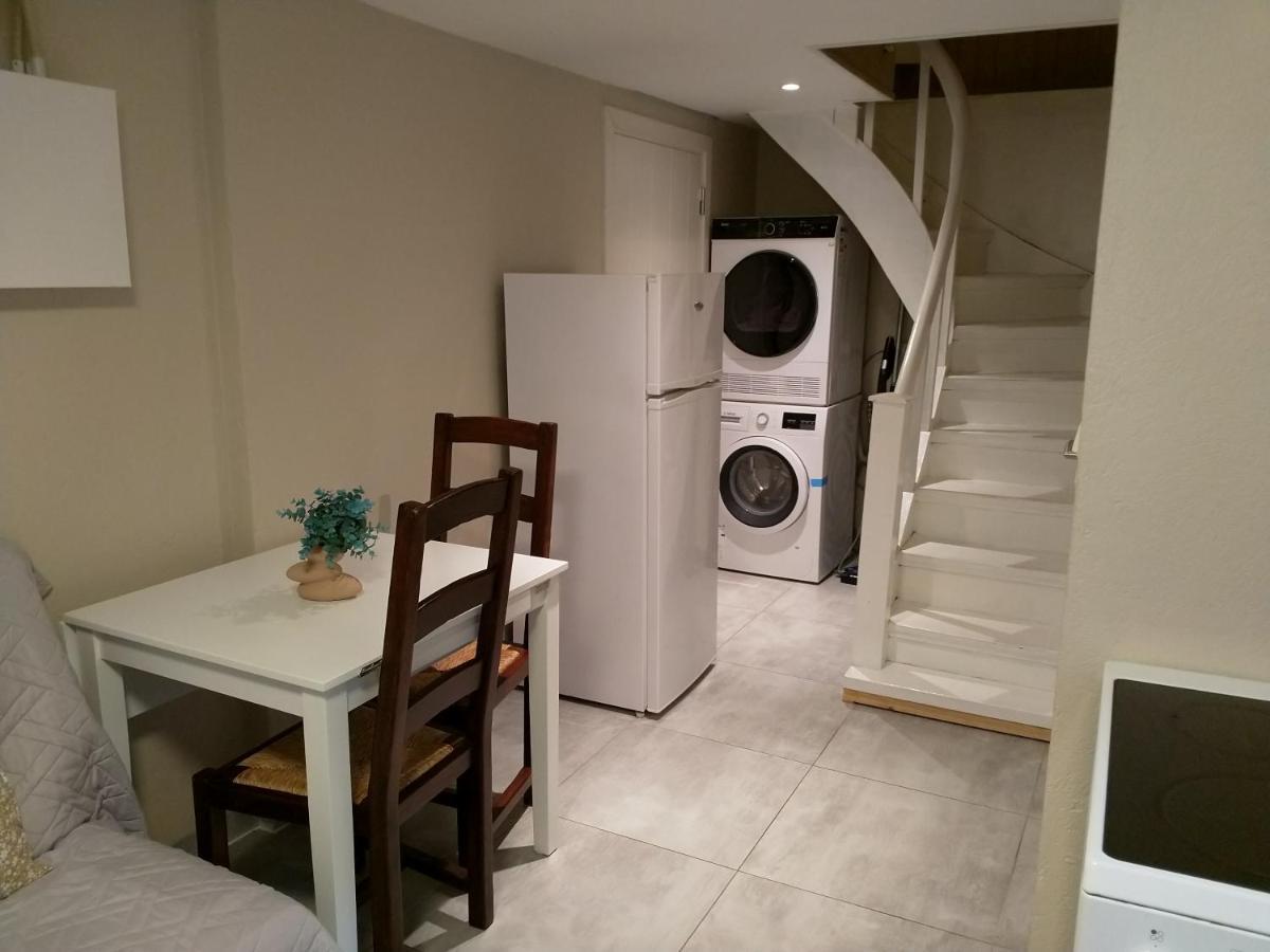 Renovated Semi- Basement 2 Bedrooms Furnished Apartment - Close To Everything In מוס מראה חיצוני תמונה