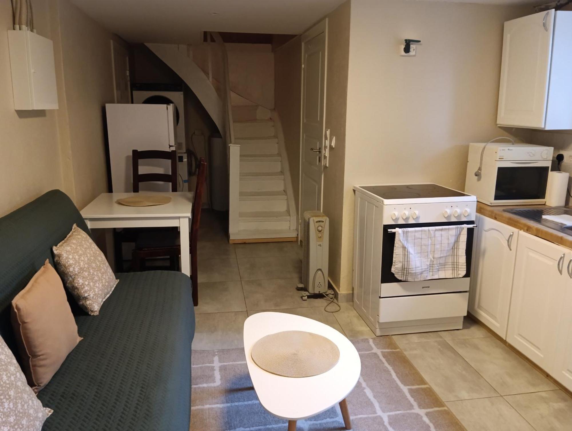 Renovated Semi- Basement 2 Bedrooms Furnished Apartment - Close To Everything In מוס מראה חיצוני תמונה