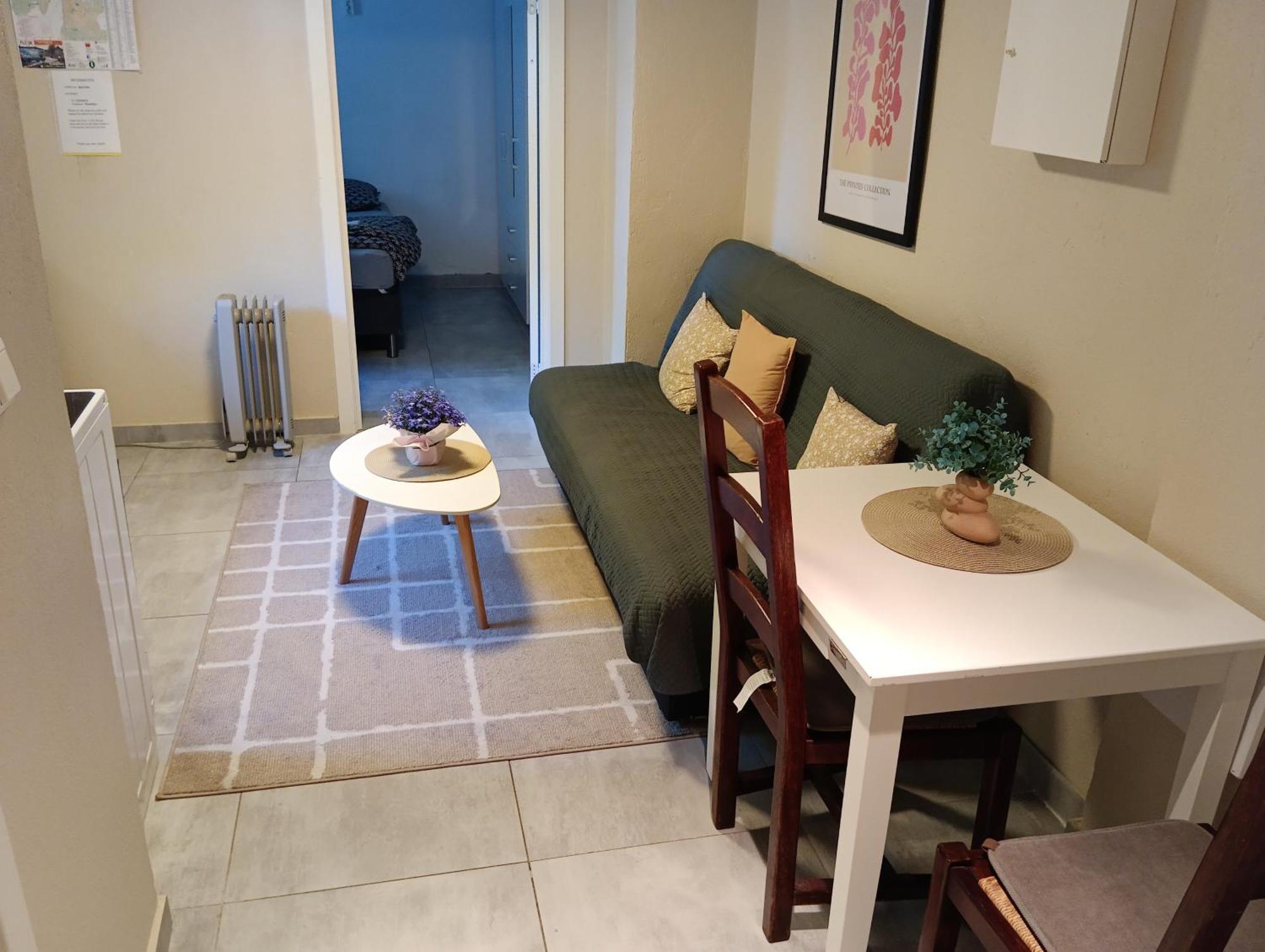 Renovated Semi- Basement 2 Bedrooms Furnished Apartment - Close To Everything In מוס מראה חיצוני תמונה